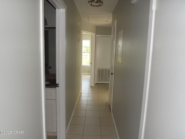 Building Photo - 2712 Oak Hammock Dr