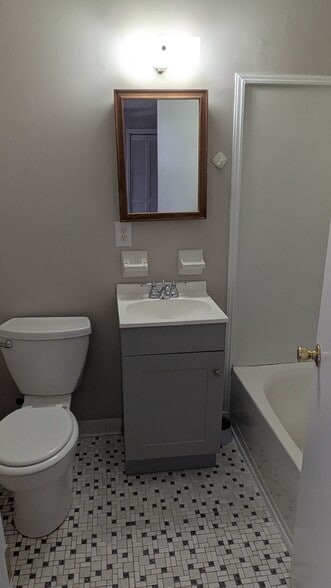 Building Photo - 203 Water Oak Dr