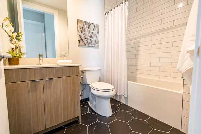 Building Photo - 4747 N Ashland Ave