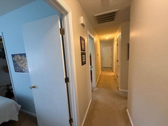 Building Photo - 3 Bedroom 2 Bath House in Shadowmoss - West Ashley