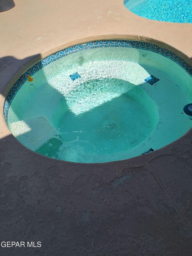 Building Photo - 6721 El Parque Dr