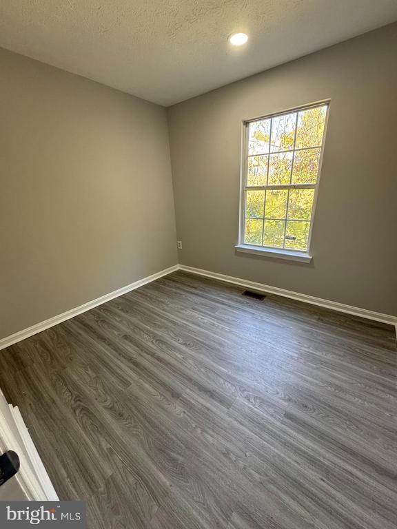 Building Photo - 4132 Silver Park Terrace