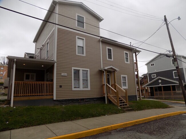 Primary Photo - 204 Grant Ave