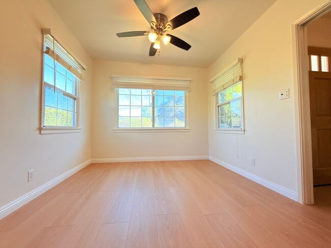 Building Photo - Stunning 4-Bedroom Home in Quiet North Hills