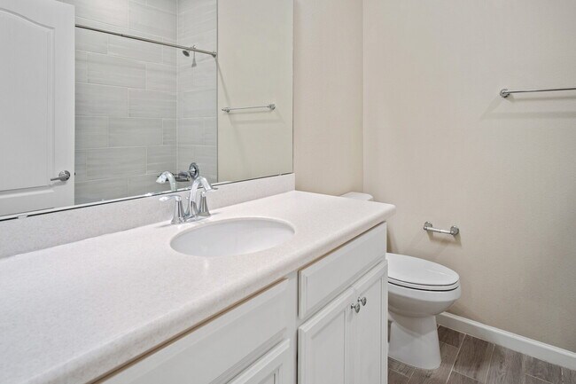Building Photo - 4 Bedroom Home with Office in Windward Ran...