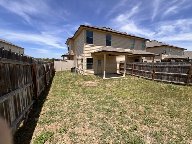 Building Photo - Move-In Ready Luxury Duplex in Converse!