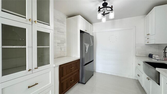 Building Photo - 5545 E 6th Ave