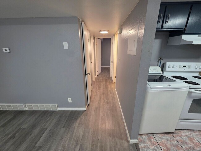 Building Photo - Ferron Rental