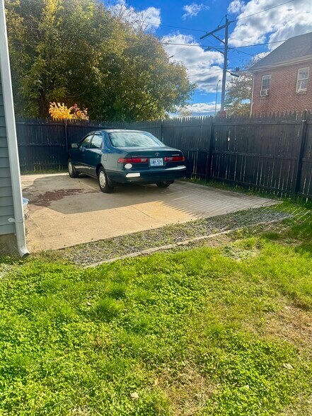 Building Photo - 56 Hyacinth St