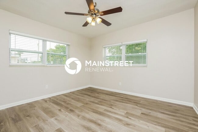 Building Photo - 3 Bedroom Pet-Friendly Home in ORLANDO, FL with Main Street Renewal