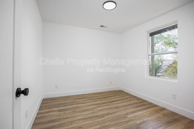 Building Photo - 1012 Debow St