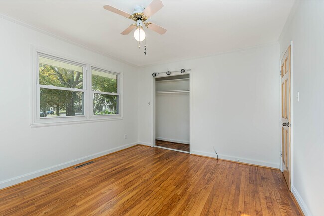 Building Photo - 4885 Oglethorpe Pl