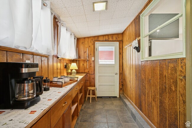 Building Photo - 3485 S Fleetwood Dr