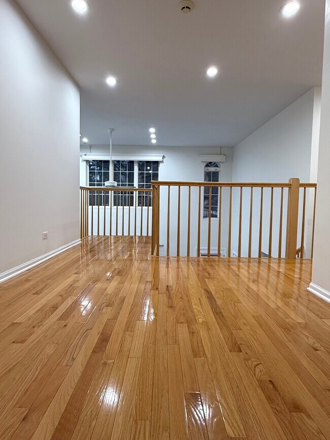 Building Photo - 362 Town Pl Cir