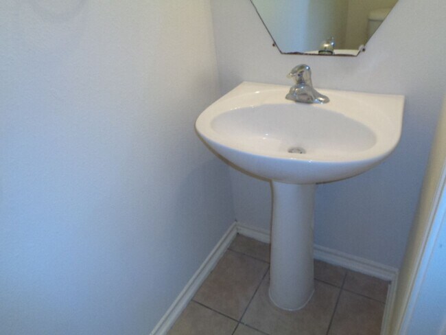 Building Photo - Beautiful 3BR Townhome in Villas of Oakwood Glen – Klein ISD