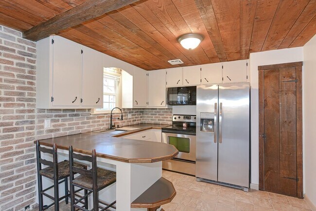 Building Photo - 110 Oswego St