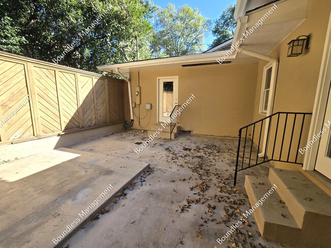 Building Photo - 1376 Normandy Dr NE