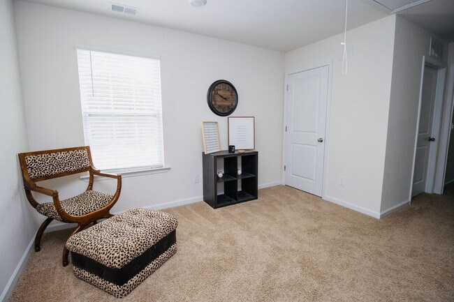 Building Photo - Gorgeous 4 Bedroom, 2 Bath Home in Bowden ...