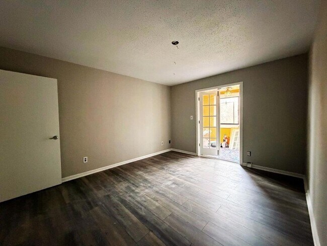 Building Photo - 2928 Parc Lorraine