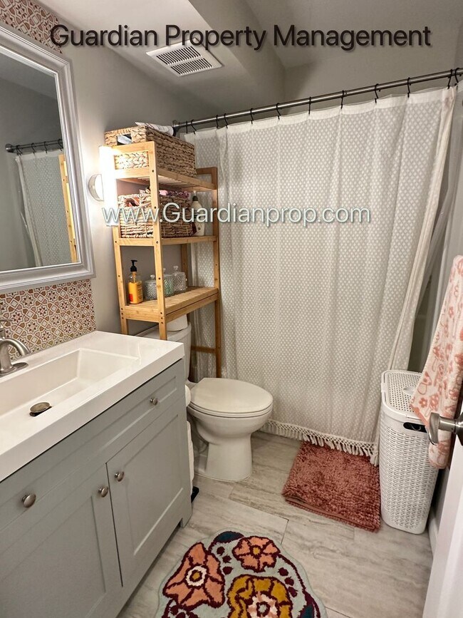 Building Photo - Renovated Champlin 2nd Floor Apartment, Di...