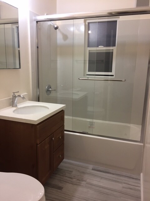 bathroom - 3133 Alma St