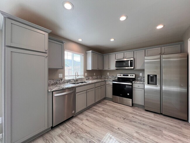 Building Photo - 815 Starlite Dr