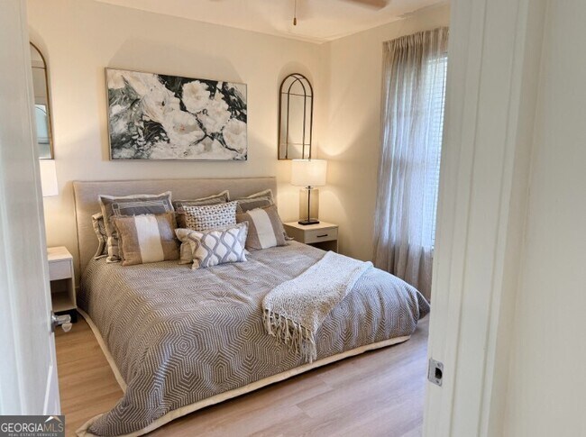 Building Photo - 1740 Century Cir NE