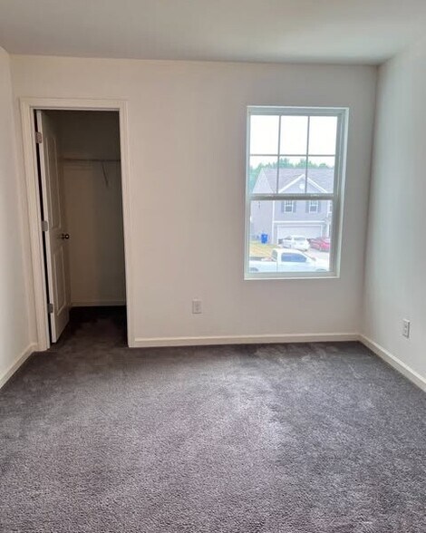 Building Photo - 330 Amberly Cir
