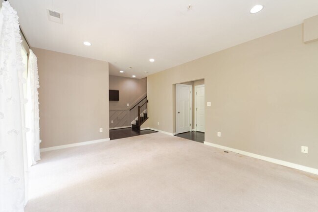 Building Photo - 10225 Hilltop Ascent Dr