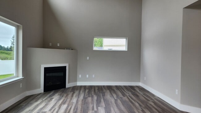 Building Photo - 3 Bedroom, 2.5 Bathroom + DEN in Yelm Cree...