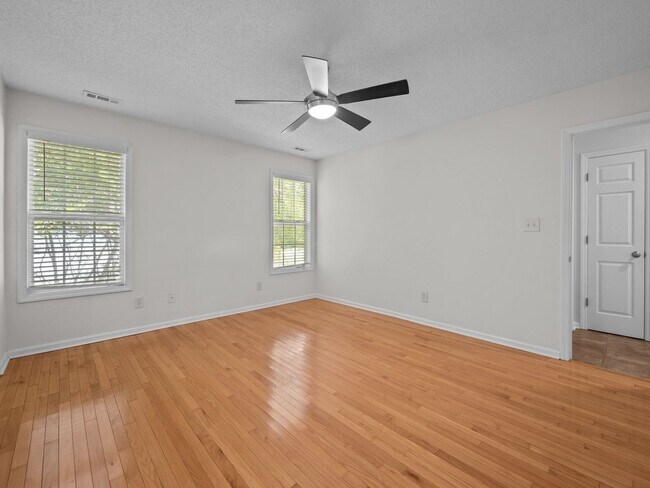 Building Photo - 305 Appaloosa Ct