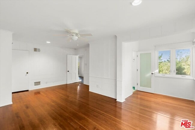 Building Photo - 2258 Moreno Dr