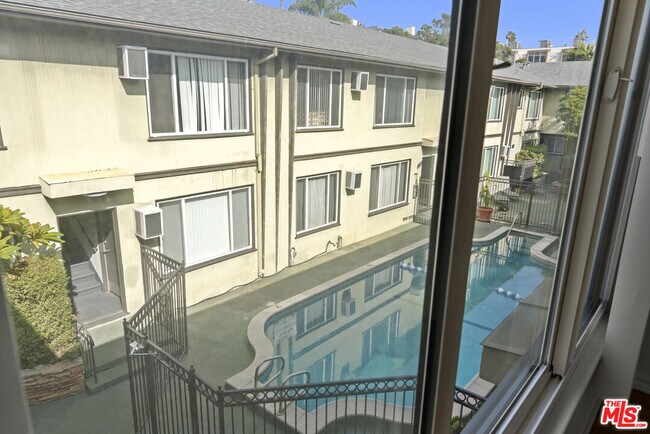 Building Photo - 1233 N Harper Ave