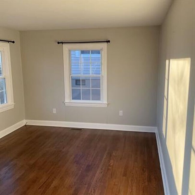 Building Photo - For Rent – 3 Bed, 1 Bath Home in Bristol, ...
