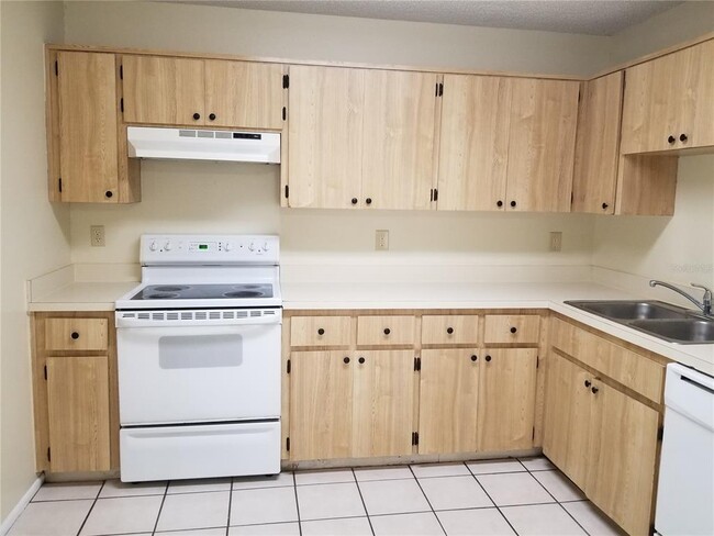 Building Photo - 8202 Broward Pl