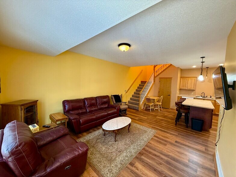 Building Photo - 483 Hickory Ln N