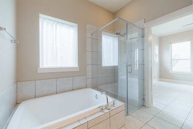 Building Photo - 16831 Osprey Bend Dr