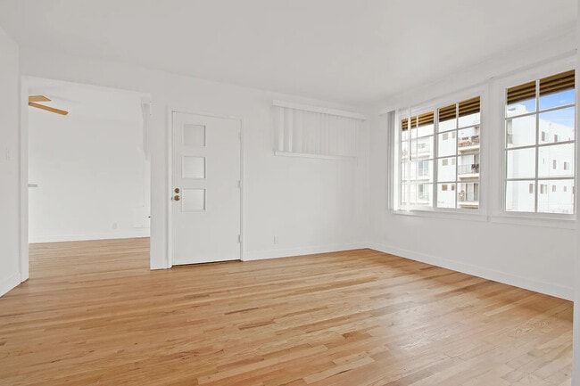 Building Photo - Lion's Grove A