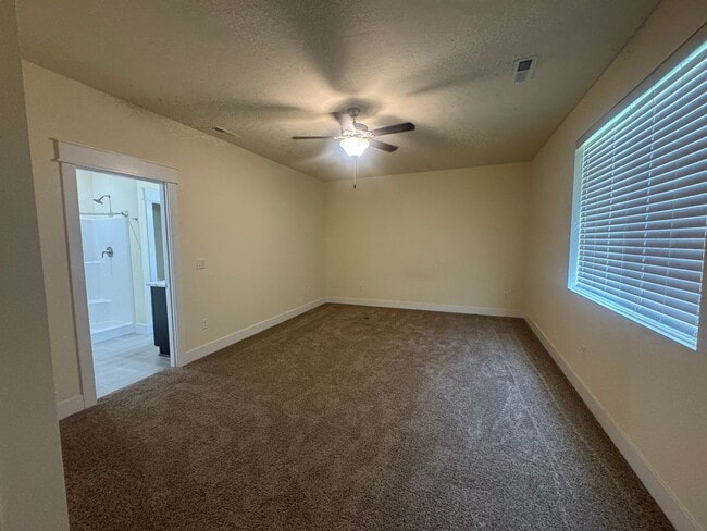Building Photo - Rent Reduced! Home in Quincy