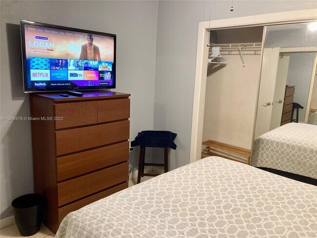 Building Photo - 2460 SW 18th Ave