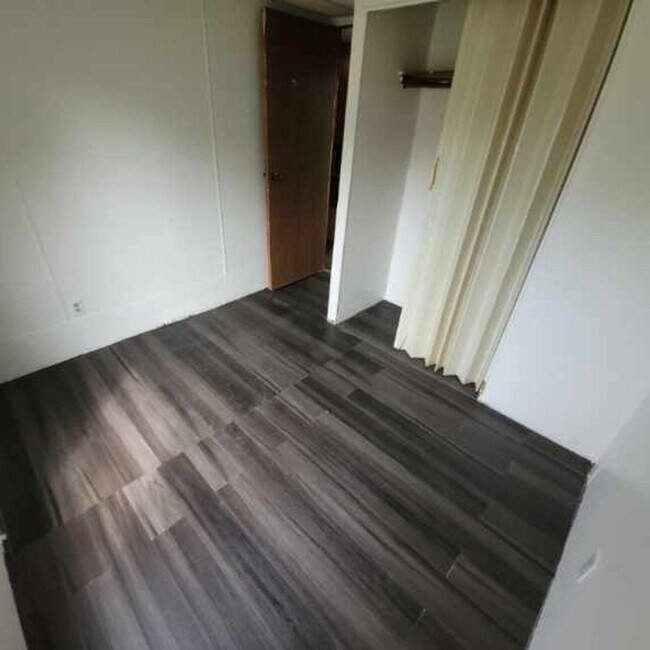 Building Photo - 2 BD 1 BA Mobile in Quiet Park Available Now!