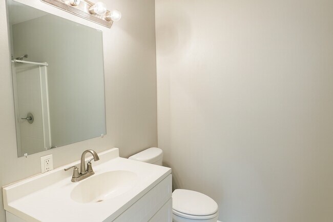 Building Photo - 816 1st St