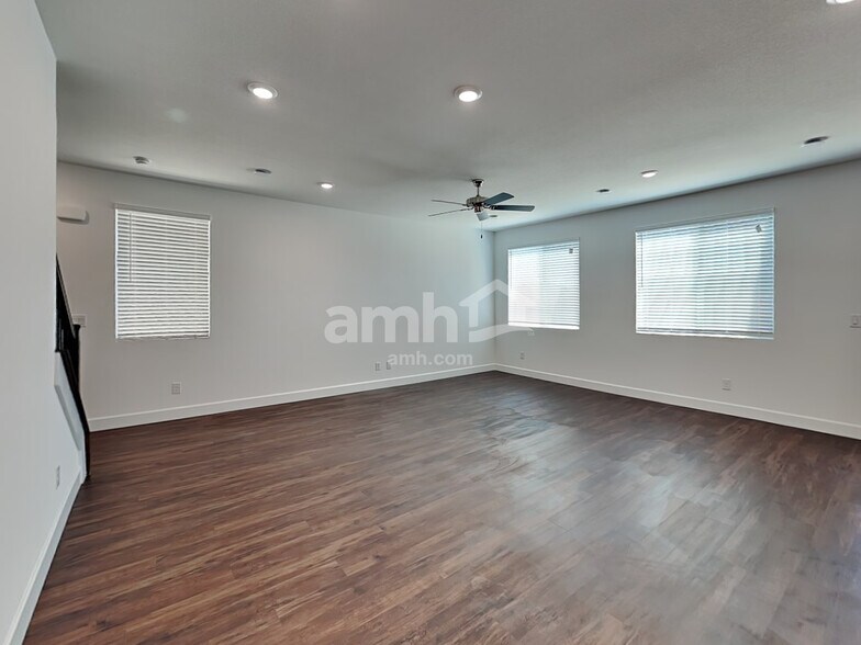 Building Photo - 8841 Tiger Tooth Ave