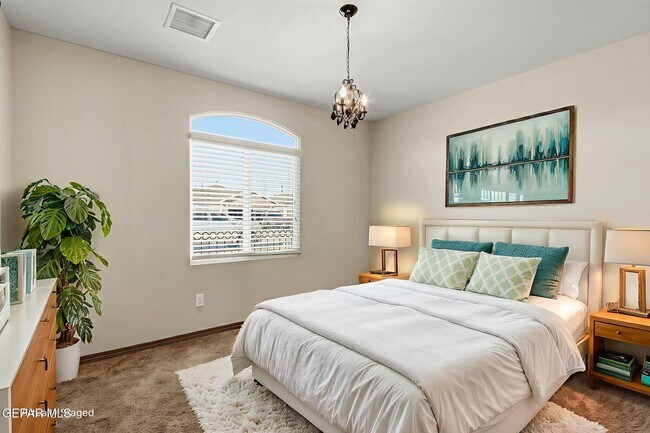 Building Photo - 12776 Tre Maximiliano Ave