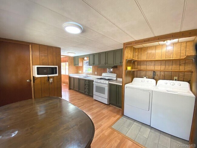 Building Photo - 141 Gale Rd