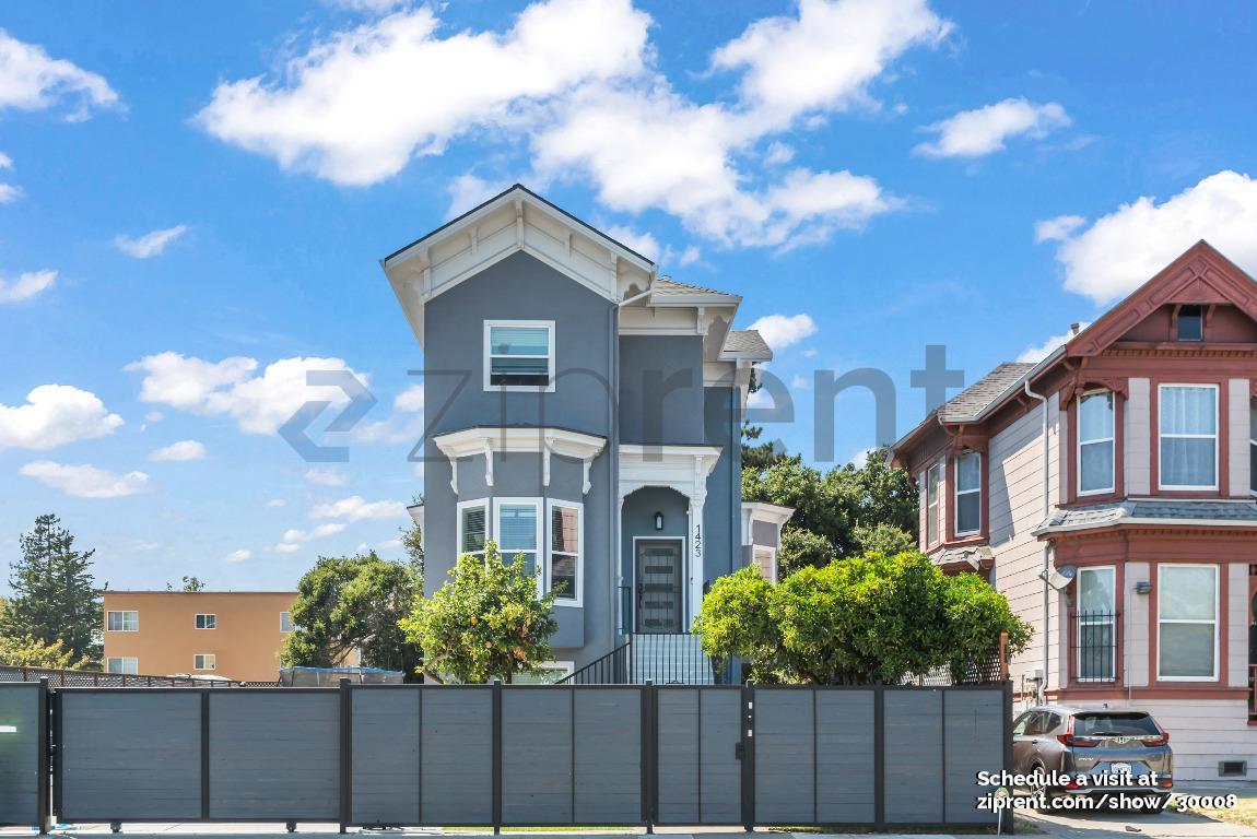 Building Photo - Unit