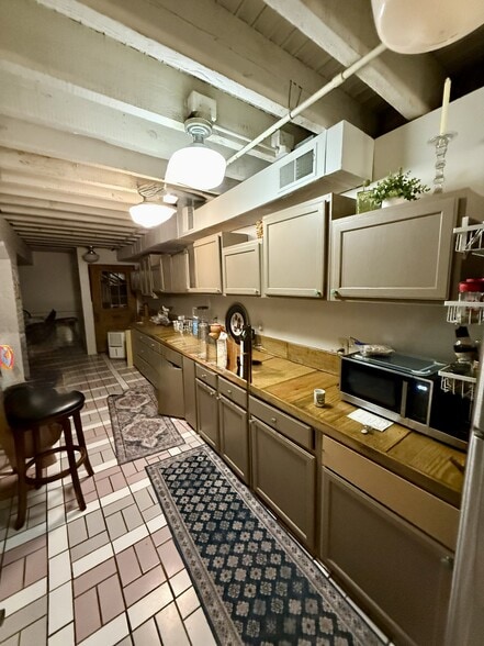 Kitchen - 11 Spruce St