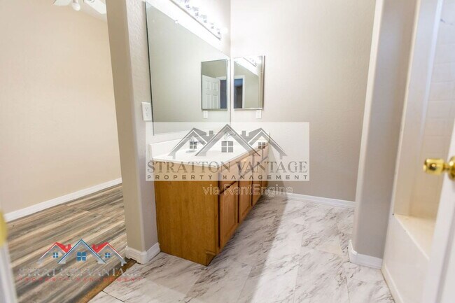 Building Photo - 6714 E Flynn Ave