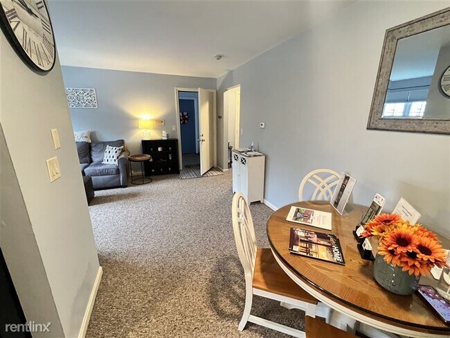 Building Photo - 6 Venice St