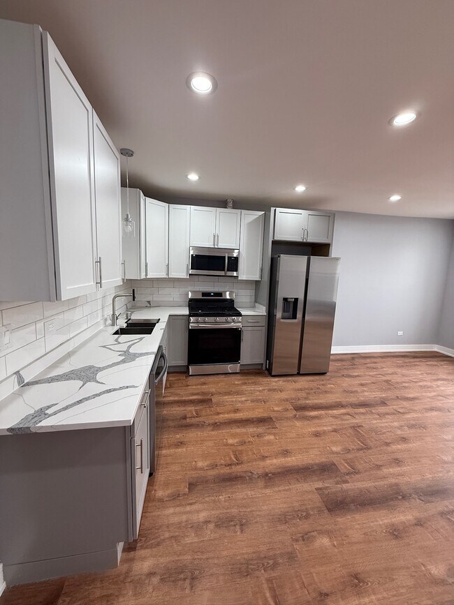 Building Photo - 4907 W Walton St